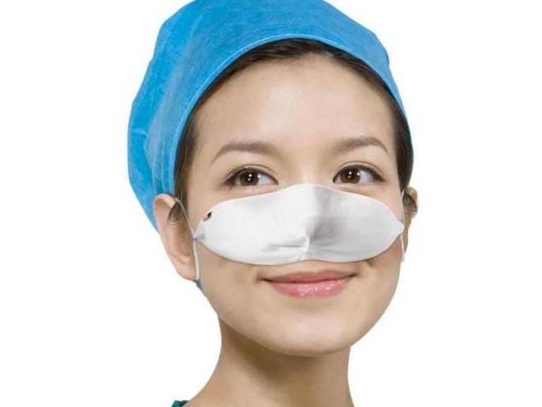 woman wearing a nose mask